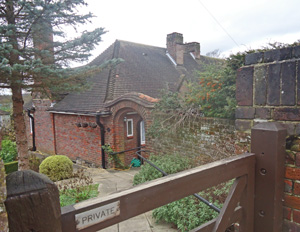 Ravenscroft Cottages, Grasvenor Avenue